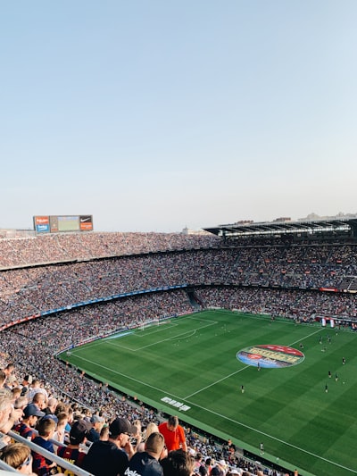 برشلونة ضد إنترمواجهة تاريخية بين عمالقة الكرة الأوروبية
